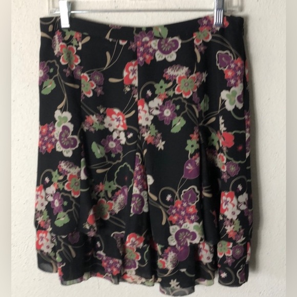 Ann Taylor Loft Petite Black Floral Ruffle Tier Skirt Size 8P - Picture 2 of 9